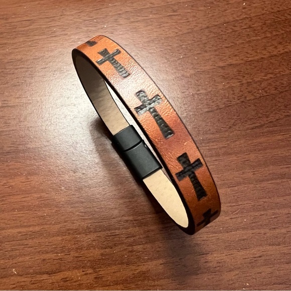 Brown Leather Bracelet with Crosses - Picture 4 of 5